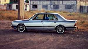 BMW 5er (E28) 525 (122Hp)