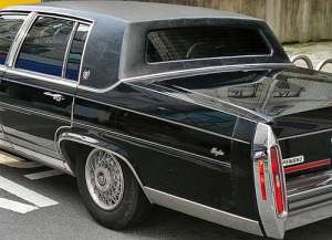 Cadillac Brougham 5.7 i V8 188 HP