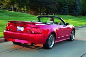 Ford Mustang Convertible IV 4.6 i V8 32V Cobra R 395 HP