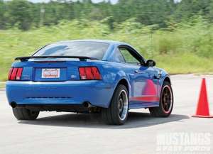 Ford Mustang IV 4.6 i V8 32V Cobra R 390 HP