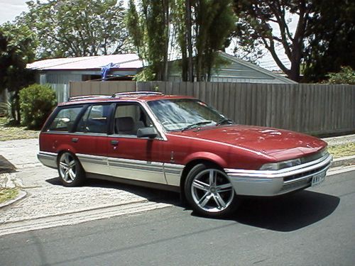 Holden Calais Wagon (VT) 5.0 i V8 243 HP