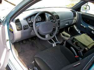 Hyundai Accent Hatchback II 1.3 i  12V 75 HP