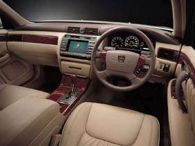 Toyota Crown Majesta 4.0 i V8 32V 4WD 280 HP