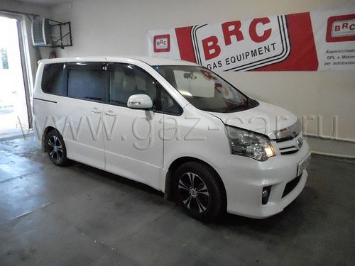 Toyota Noah 2.0 i 156 HP