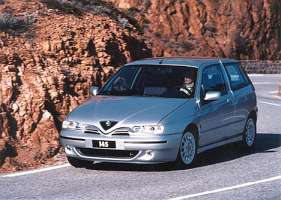 Alfa Romeo 145 (930) 1.6 i.e. 16V T.S. 120 HP